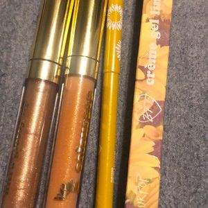 Lips gloss and eye liner